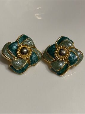 VTG Kerissa Green Enamel Floral Clip Earrings with Gold Accents